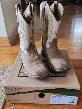 Smoky Mountain Two-Tone Western Boots in Tan & Cream